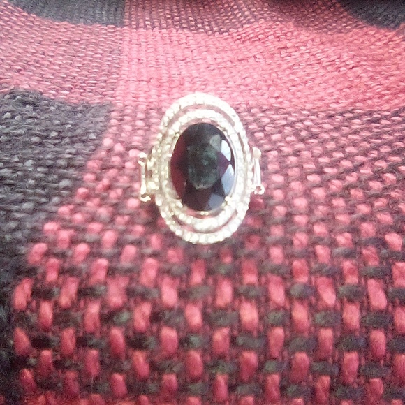 Elastic Diamond/Black stone Ring - Picture 3 of 3
